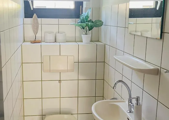 Charmantes Haus Mit Gartenoase Feriehus Hilden